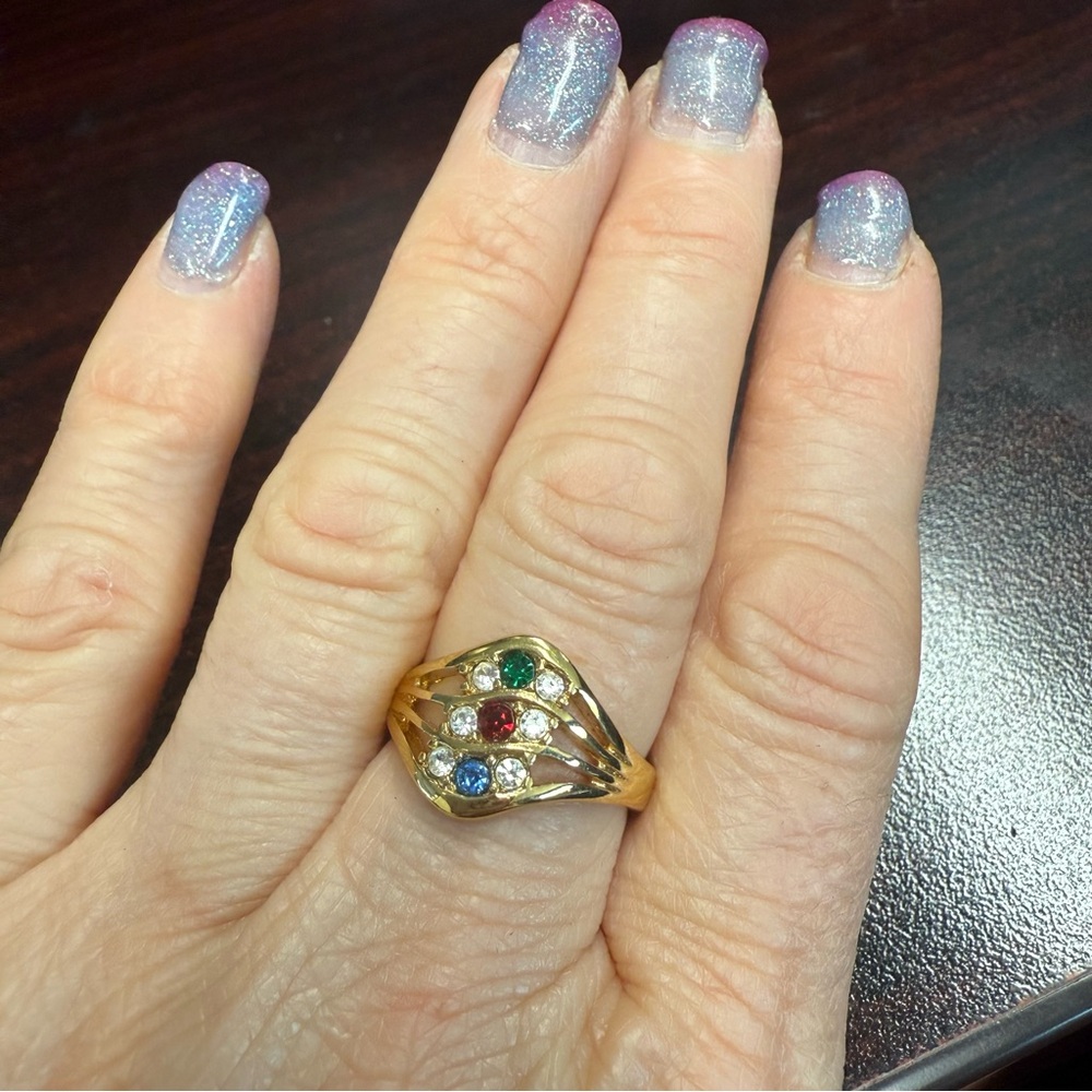 Avon “Sparkling Wave” size 9 Ring with Unique Split Band Design NIB 1992 vintage - Picture 3 of 8